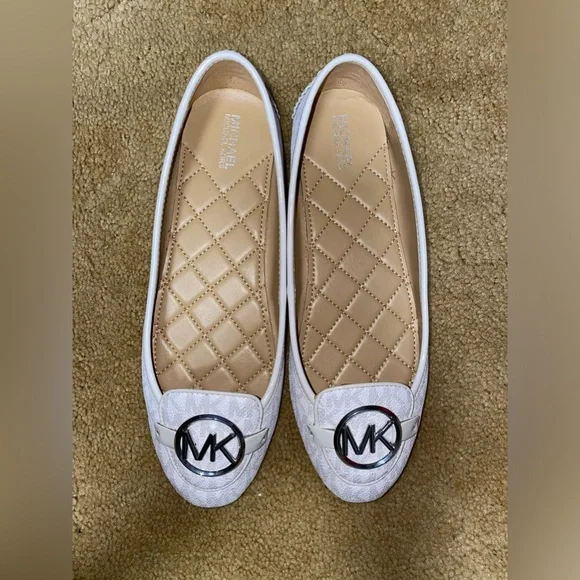 MICHAEL MICHAEL KORS WITHE FLATS. - Picture 2 of 16